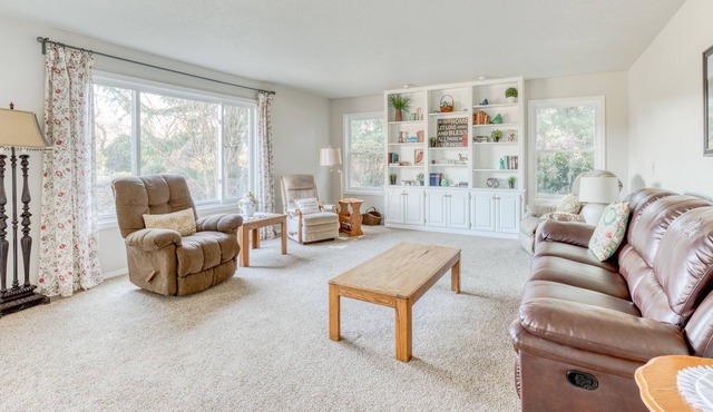 Stunning & spacious home on 20 acres with Mt. Hood Views