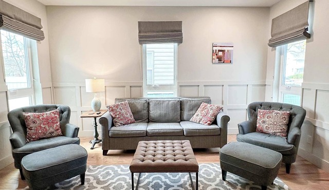 Stunning & Spotless 2-Bed Apt (#1) Walk to UM Athletics
