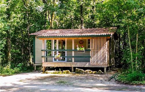 Stunning Stacaravan In Chef-Boutonne With Wifi