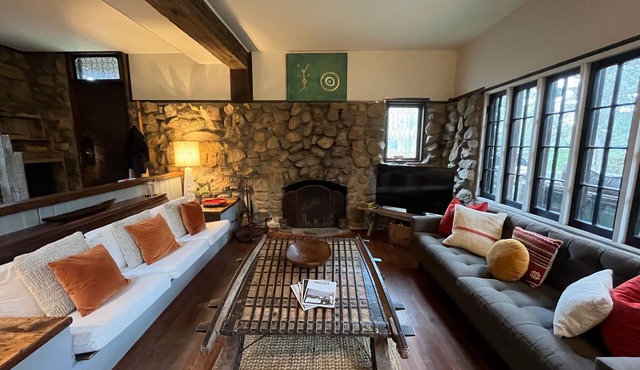 Stunning Stone Abode in Downtown Boulder - Walk to Pearl St, Chautauqua Park, CU