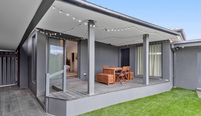 Stunning Studio Apartment Near Public Transport