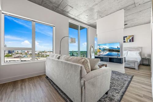 Stunning Studio - New and Luxury with Free Parking!
