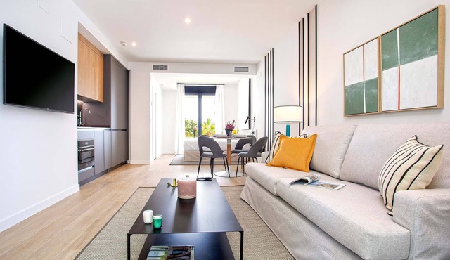 Stunning studio with terrace, pool and parking. Arruzafa II