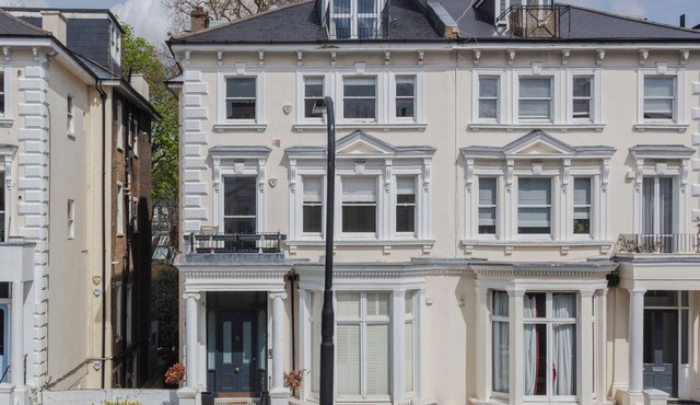 Stunning + Stylish 1 Bed Apartment in Belsize Park
