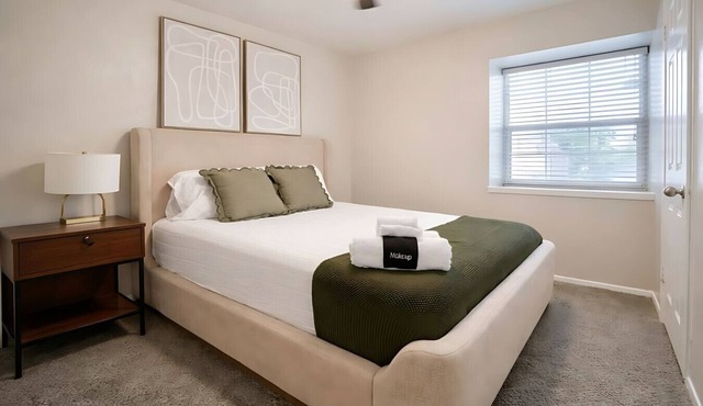 Stunning Stylish 3BR Townhome w/Pool @ A+Location