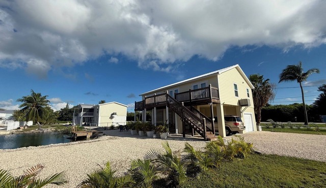 Stunning Sugarloaf, 3 bed house on huge plot to accomodate your RV or boat.