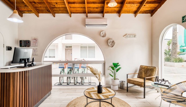 Stunning Suite Near the Beach: Daily Hskp+Pool+Gym