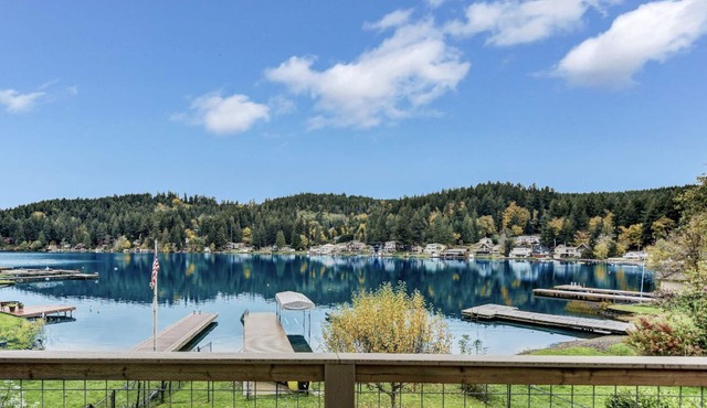 Stunning Summit Lake Home! Hot tub and Kayaks!