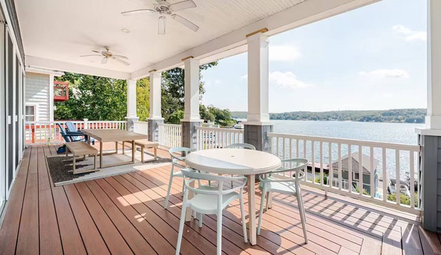 Stunning sun-drenched lakefront 4-bedroom house