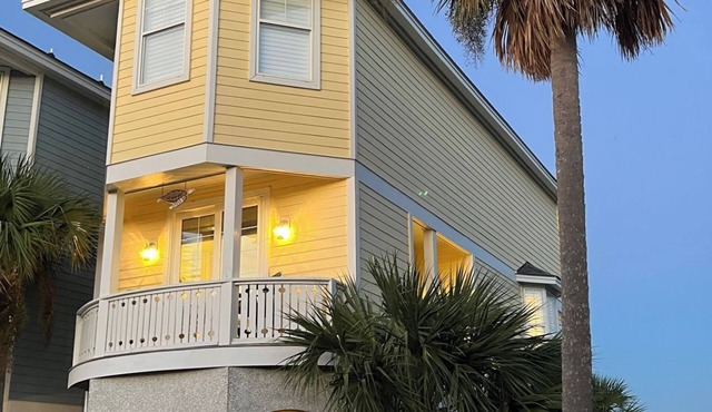 Stunning Sunrise and Sunset Views, King Suites, and Double Balconies. Premium Golf Cart Included, and Well-Behaved Pets Considered - 861 Bonito Rd