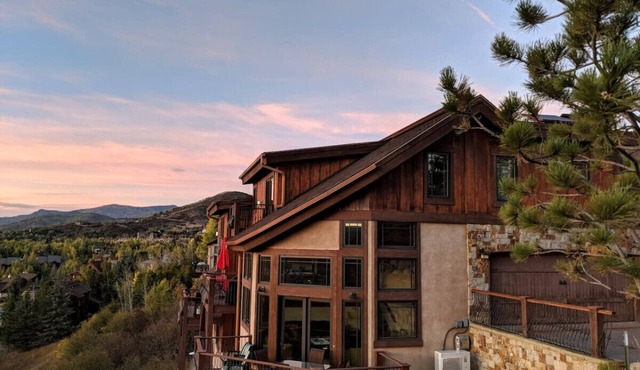 Stunning sunsets, mountain views, and minutes to the mountain.