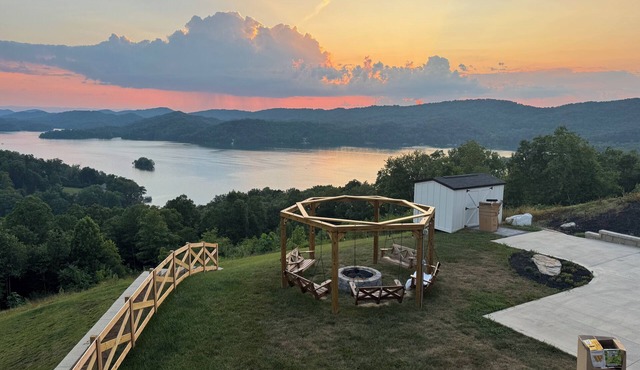 STUNNING SUNSET VIEWS! Luxury Lake & Mountain Retreat w Pool, Spa, & Beachfront