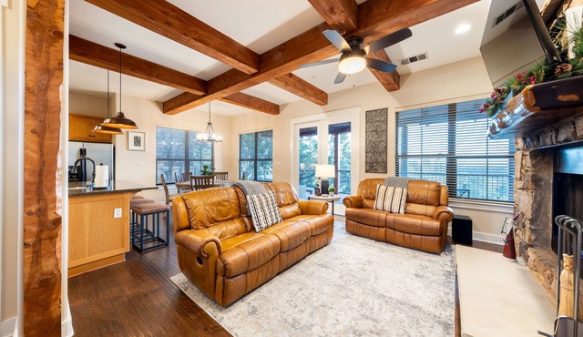 Stunning sunset view Cabin on Northshore Lake Travis