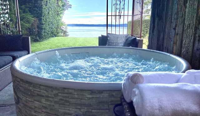 Stunning Sunset Water view Getaway Suite -driftwood hot tub cabana and firepit