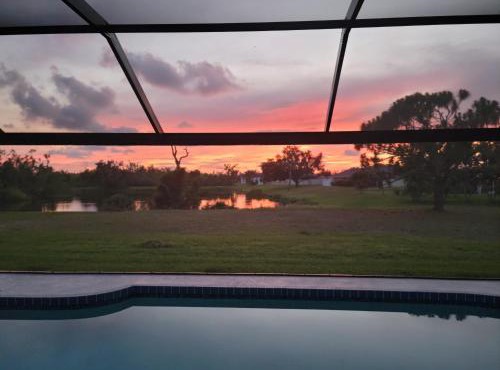 Stunning Sunsets- 3 bedroom 3 bath executive home