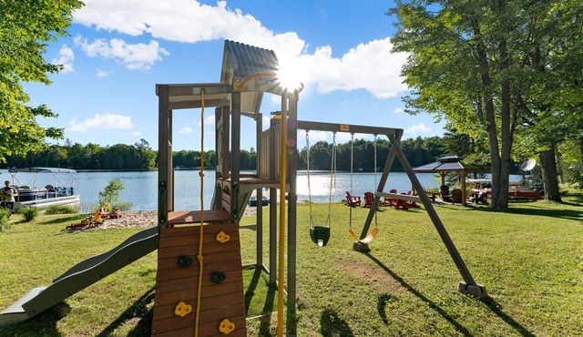 Stunning sunsets and family fun all year long/New Hot Tub & 200mbps Internet