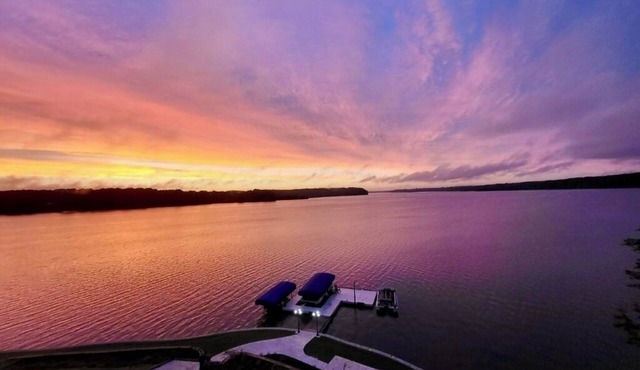 STUNNING SUNSETS! LAKEFRONT 2 BR/2BA apartment w/dock, pavilion and fire pit