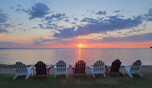Stunning Sunsets, Sandy Beach & Big Yard! LEECH LAKE Near Chippewa Forest Trails