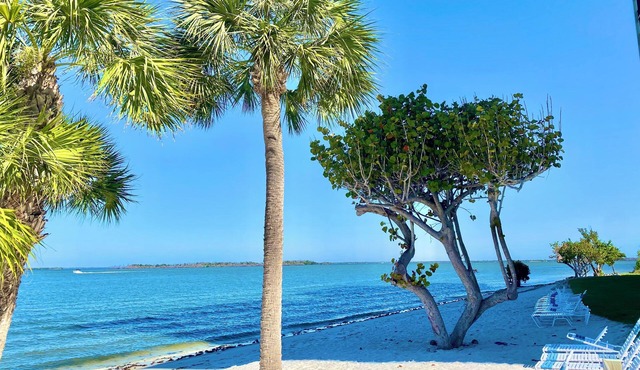 Stunning Sunsets & Water Views w/Heated Pool & Beach Near Sanibel