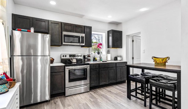 Stunning Tacony 2bd - Private Parking