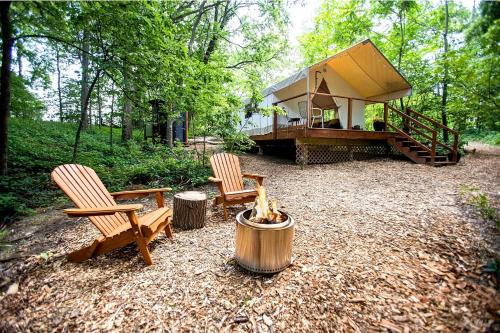 Stunning Tented Cabin with Fire Pit in Des Moines, Iowa