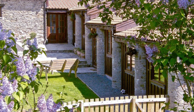 Stunning Three Bedroom Barn Conversion Sleeps 6, takes pets. Near beaches and Exmoor.