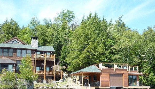 Stunning timber frame lake house with boathouse, game room. Sleeps 10.