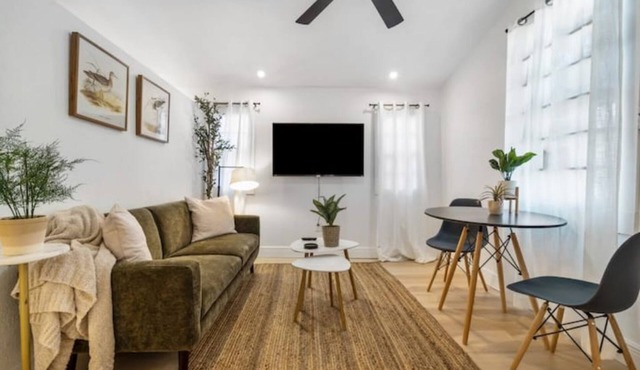 Stunning tiny house in Ybor City Tampa - 1.5 miles to downtown