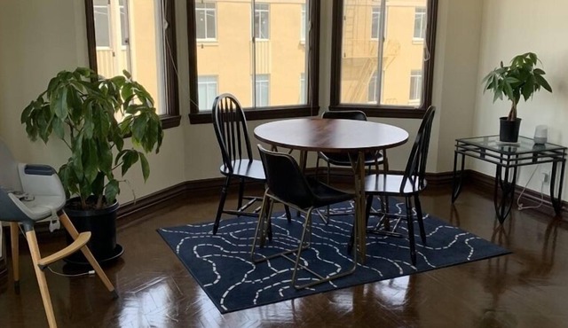 Stunning top floor 2 bedroom apt in the Marina, one block from the bay and park