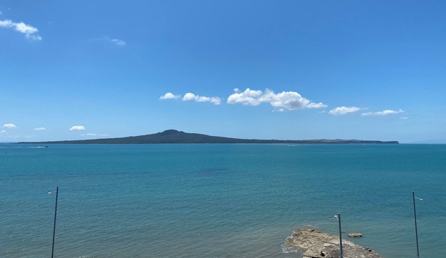 Stunning TOP Floor Apartment-kohimarama