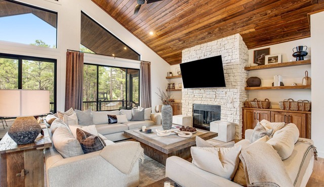 Stunning Torreon home with expansive deck, grill, fireplace, & AC