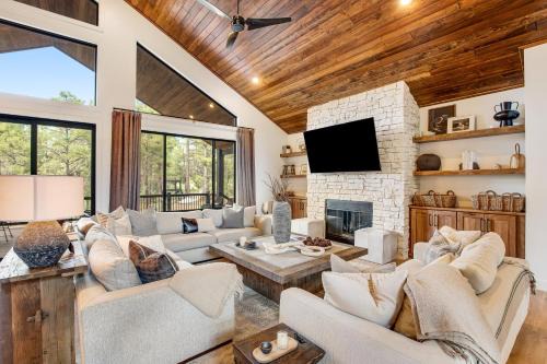 Stunning Torreon home with expansive deck, grill, fireplace, & AC
