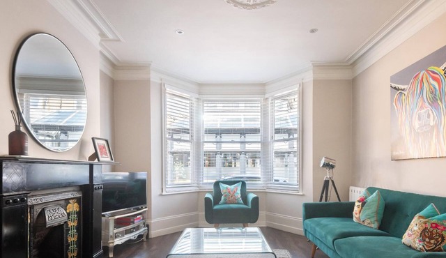 Stunning town centre ground floor garden apartment