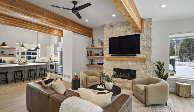 Stunning townhome in Girdwood w/game room and sauna!