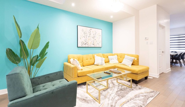 STUNNING TOWNHOUSE 4,000 S.Q. FT/4 BDRM & 3.5 BATH