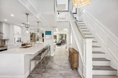 Stunning Townhouse w Tennis & Pool