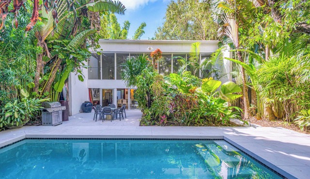 Stunning Tropical Pool House In Miami Coconut Grove - 10min Brickell