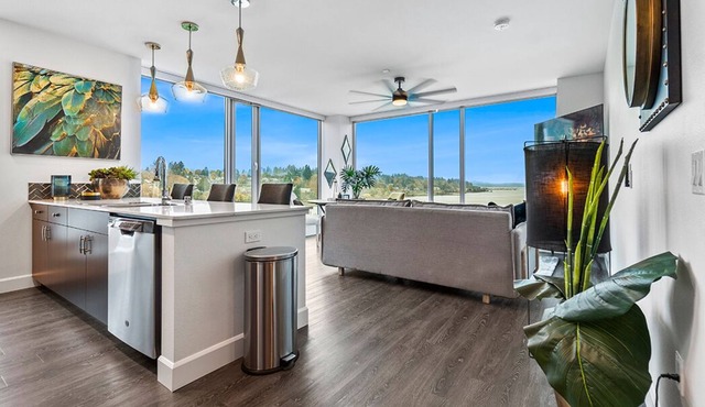 Stunning Unit Overlooking West Bay Marina