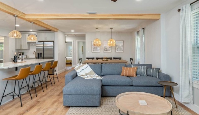 Stunning updated 4 bedroom home. 8 mins from beach
