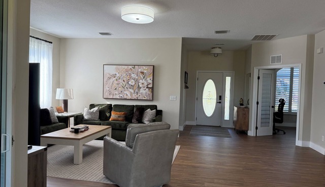 Stunning, updated 3 bdrm/2ba - 3mi to World Equestrian Center - On golf course