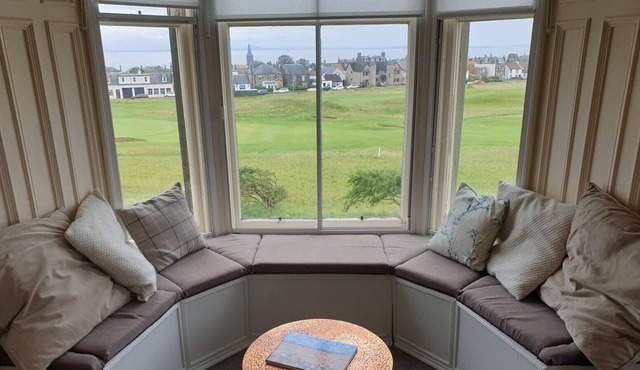 Stunning upper villa in Earlsferry overlooking the Golf Course