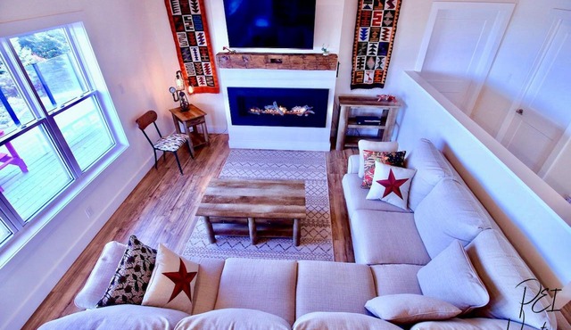 Stunning, upscale on North Shore