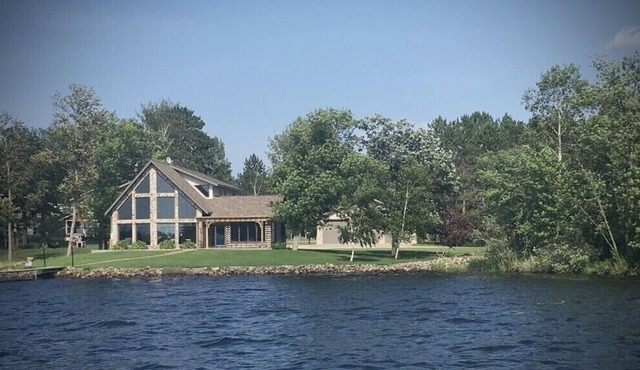 Stunning vacation home on fabulous Wolf Lake