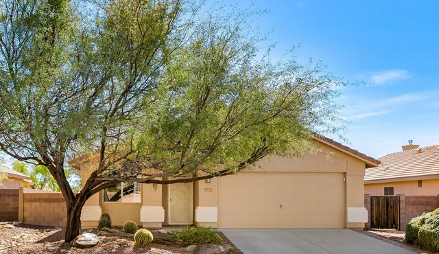 Stunning Vacation Home - Trails, Golf & Dining!