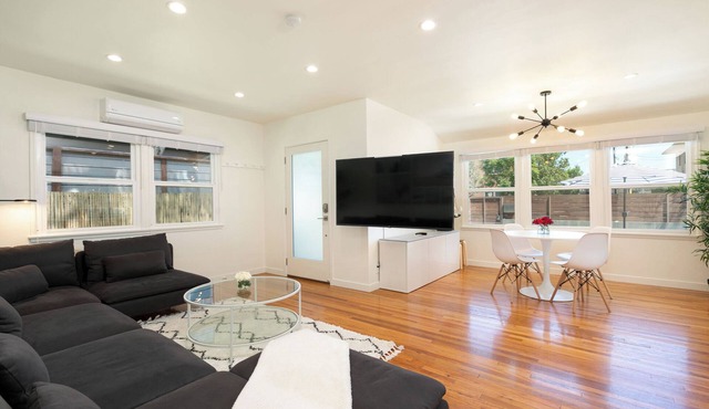 Stunning Venice Hideaway with Private Deck & Yard! Minutes to everything!