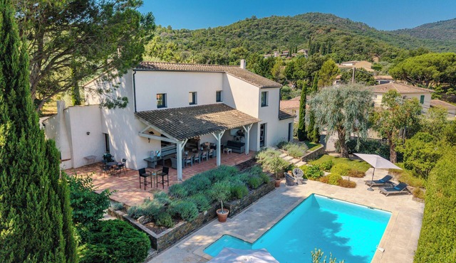 Stunning villa for 6 people in Plan De La Tour with private pool.