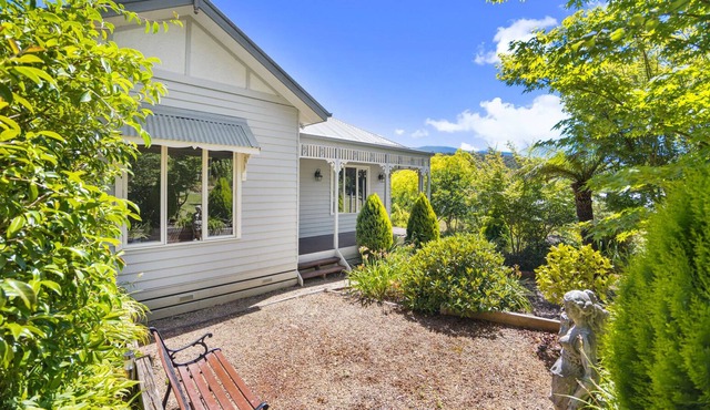 Stunning Victorian Character home in the heart of Marysville