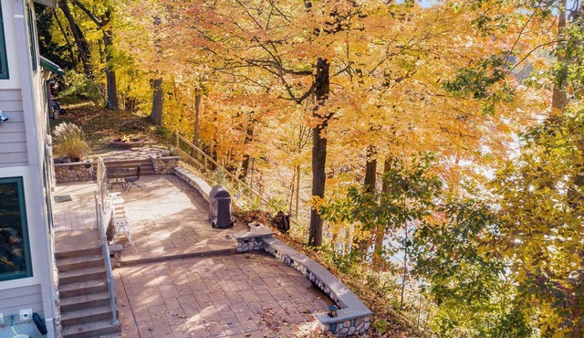 Stunning View Beautiful Home on the Thornapple River