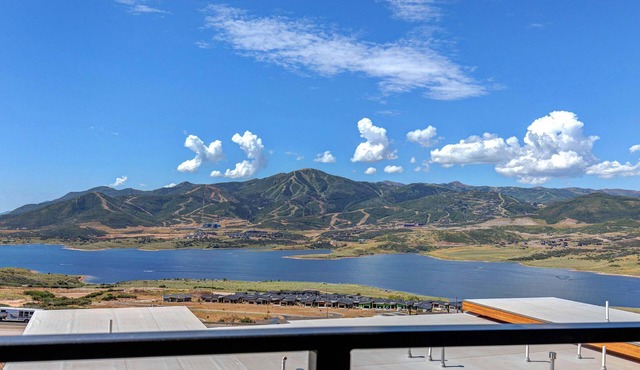 Stunning View, Family Fun and Steps from Deer Valleys New East Village
