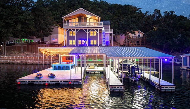 Stunning View! Kayaks, Lily Pad and more!